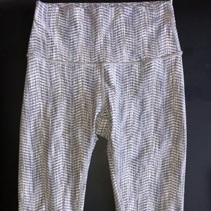 Lululemon Wunder Under HiRise size 4 - 25”